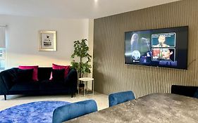 Glas-Go 2 Bedroom Apartment 3 Min Walk To Secc Hydro Free Parking Onsite